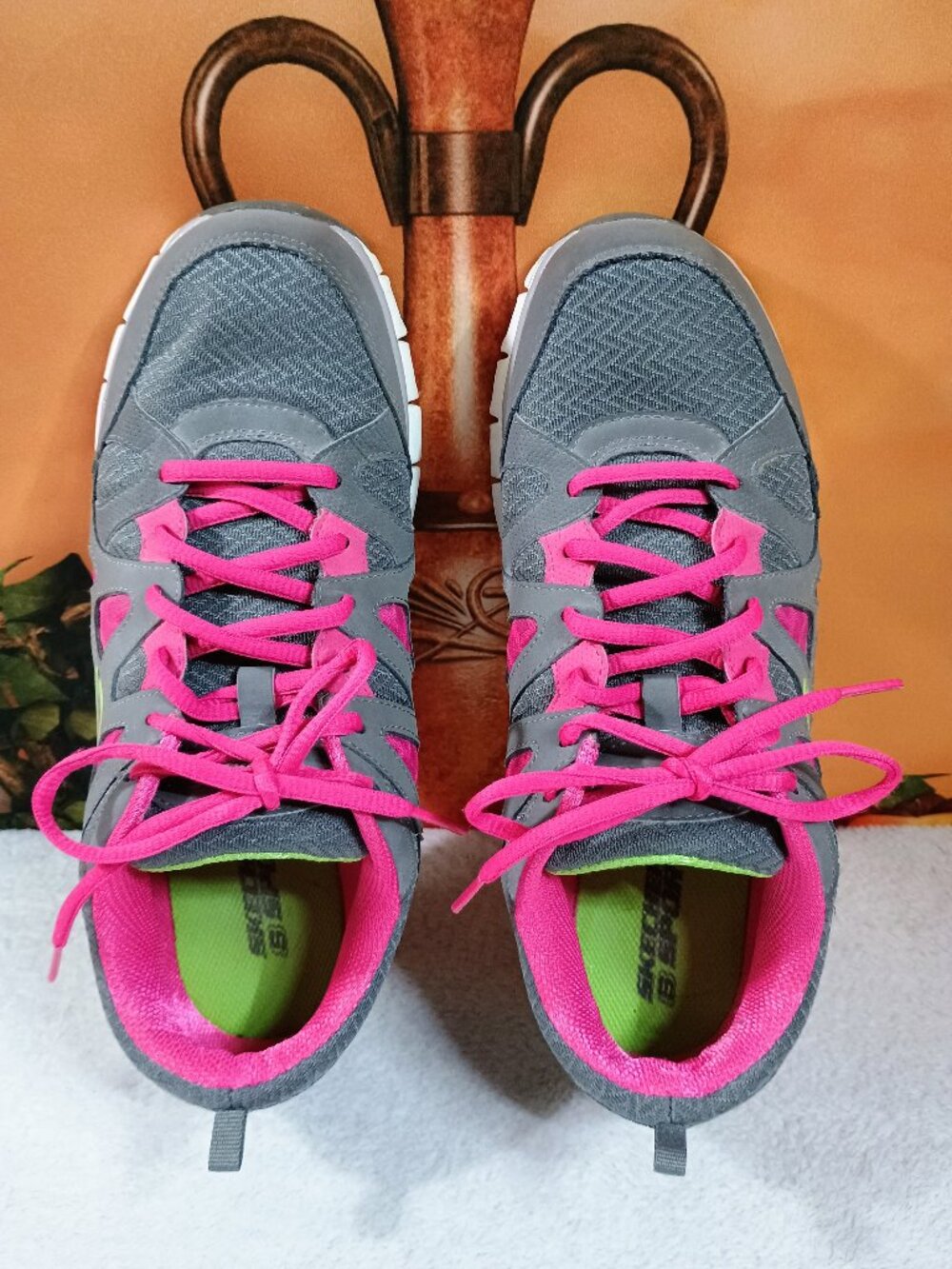 EUC Skechers Sport Sz 10 Charcoal & Pink Flex Sole Lightweight Athletic Sneakers